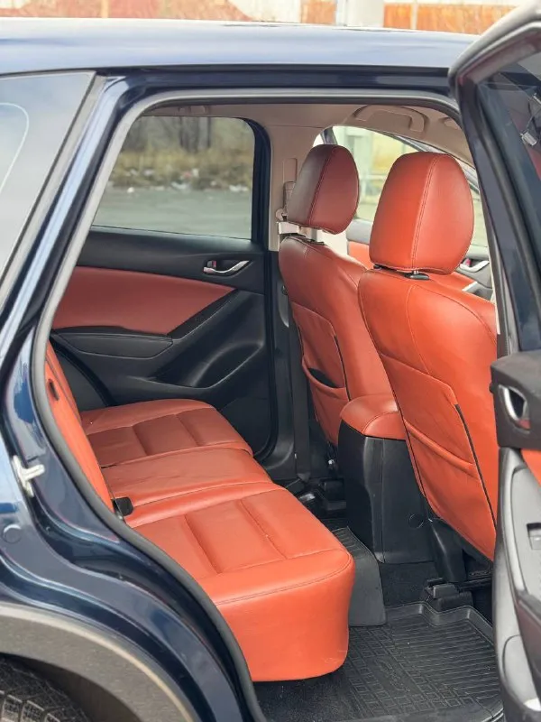 Продам mazda cx-5 skyactiv машина полностью в родном окрасе ❗️❗️❗️ год выпуска-2015 цвет автомобиля-синий объем двигателя-2.0(150 л. с) работает отлично, без всякой посторонних шумов. ❗️ расход маленький, 7.5-8 л по городу ! коробка передач-автомат (6-ступенчатый) переключает плавно, без пинков и толчков❗️ пробег -189.000 тыс. км( оригинальный пробег), подверженный автотекой, и сервисной книжкой! 2 ключа! привод -передний комплектация: -кнопка старт стоп -4 стеклоподъемника -датчик света, датчик дождя -круиз контроль -подогрев передний сидений 2-х зонный климат контроль и т. д автотека вся зеленая, по запросу скину. 2 владельца. стоит на 180 регионе !переоформление без проблем автомобиль в очень хорошем состоянии❗️ без дтп❗️ стоит новая зимняя резина r17 pirelli( проехала 2000 км) цена -1.660.000 тыс ❗️ +7(949) 5219479 - фотография - 4