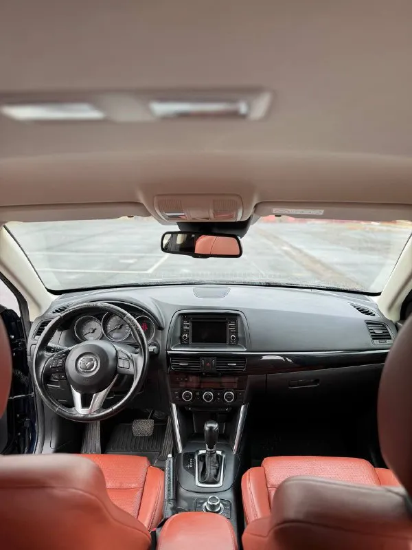 Продам mazda cx-5 skyactiv машина полностью в родном окрасе ❗️❗️❗️ год выпуска-2015 цвет автомобиля-синий объем двигателя-2.0(150 л. с) работает отлично, без всякой посторонних шумов. ❗️ расход маленький, 7.5-8 л по городу ! коробка передач-автомат (6-ступенчатый) переключает плавно, без пинков и толчков❗️ пробег -189.000 тыс. км( оригинальный пробег), подверженный автотекой, и сервисной книжкой! 2 ключа! привод -передний комплектация: -кнопка старт стоп -4 стеклоподъемника -датчик света, датчик дождя -круиз контроль -подогрев передний сидений 2-х зонный климат контроль и т. д автотека вся зеленая, по запросу скину. 2 владельца. стоит на 180 регионе !переоформление без проблем автомобиль в очень хорошем состоянии❗️ без дтп❗️ стоит новая зимняя резина r17 pirelli( проехала 2000 км) цена -1.660.000 тыс ❗️ +7(949) 5219479 - фотография - 6