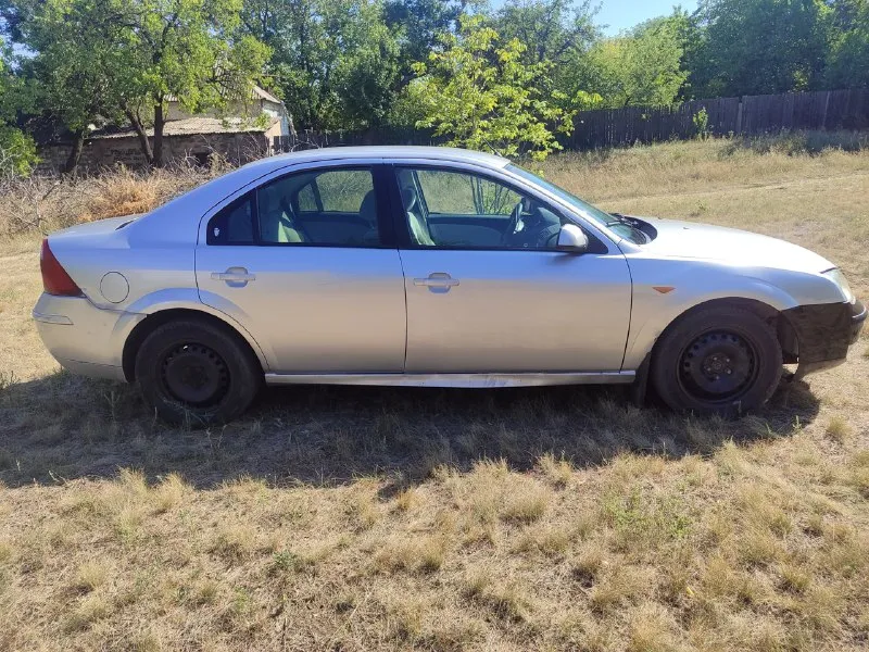 Продам 220 000 тысяч рублей, ford mondeo 3, мотор v6 2.5 170 л. с едет как положено, кпп механика 5 ступка, работает отлично, по ходовке тоже все хорошо, недавно менял передние рычаги, шаровые, стойки стабилизатора и т. д, новые тормозные блины, колодки, комплектация с климатом(нужно заправлять слабое давление) 4 стекло подъемника, электро регулировка зеркал, подогрев сидений, авто затемнение зеркало заднего вида, гидроусилитель руля, пороги страдают, в остальном полностью целый, внешний вид на фото есть моменты, продажа только с переоформлением, находится в нижней крынке, телефон для связи +79493959606 либо +79494108463 📞 звоните: +7(949)3959606 - фотография - 4