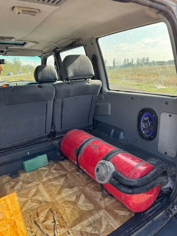 Продаю уаз патриот 2006 года! в хорошем состоянии!очень тяговитый, едет бодро! ходовая не беспокоит, двигатель отрабатывает хорошо ! патриот в хорошей комплектации,4 электростеклоподьемниа! музыка хорошая ! стоит газ 4.все работает! салон ухоженный, люк работает отлично ! автомобиль без дтп, ﻿поменял масло, фильтра, ﻿заменил антифриз! ﻿поставили новый аккумулятор ﻿поставил резину! рассмотрю обмен ! цена 480 т. р связь +79495946577 +79494423439 - фотография - 7