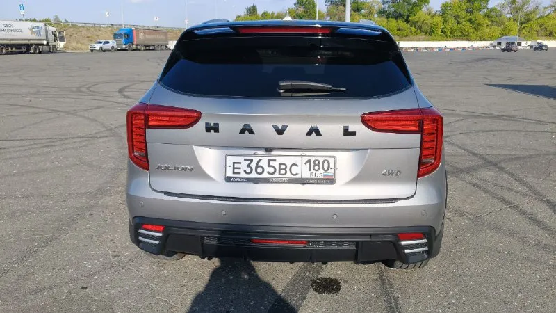 Продаю свой личный автомобиль, haval jolion 2024 г. в. покупал в апреле месяце 2024 г. в автосалоне, на гарантии, пробег реальный -17000 км, машина в новом состоянии, не бита, не крашена, ни единой царапины. передняя оптика в пленке, радиатор защищен металлической решеткой, установлена металлическая защита двигателя. за машину не стыдно, отдам в добрые руки. при осмотре отвечу на все ваши вопросы. цена 2.300.000- торг при осмотре. (+79493016197). перекупам просьба не звонить, от машины не избавляюсь. пройдены нулевое то и то №1. комплектация самая максимальная tech+. в машине есть все, кроме электрического багажника и все, что в ней есть работает без сбоев и нареканий. зимой ни одного нарекания также не было. - фотография - 5