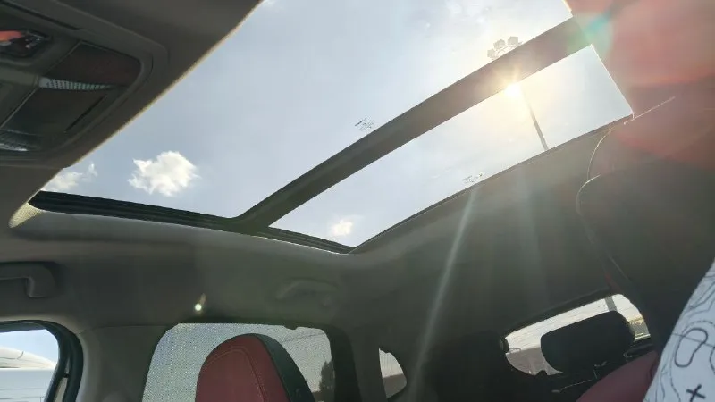 Продаю свой личный автомобиль, haval jolion 2024 г. в. покупал в апреле месяце 2024 г. в автосалоне, на гарантии, пробег реальный -17000 км, машина в новом состоянии, не бита, не крашена, ни единой царапины. передняя оптика в пленке, радиатор защищен металлической решеткой, установлена металлическая защита двигателя. за машину не стыдно, отдам в добрые руки. при осмотре отвечу на все ваши вопросы. цена 2.300.000- торг при осмотре. (+79493016197). перекупам просьба не звонить, от машины не избавляюсь. пройдены нулевое то и то №1. комплектация самая максимальная tech+. в машине есть все, кроме электрического багажника и все, что в ней есть работает без сбоев и нареканий. зимой ни одного нарекания также не было. - фотография - 9