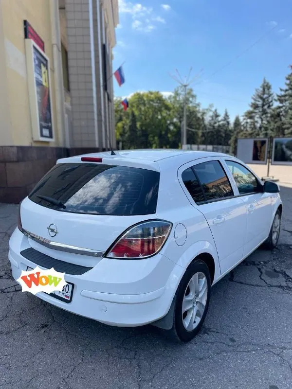 Opel astra h 2012 год выпуска. двигатель 1.6 16 клапанный кпп механика. пробег родной 119000 км я собственник, владею автомобилем 1,5 года. покупал с пробегом 101000 км. автомобиль в отличном состоянии. в дтп не успвствовал. полностью обслужен. ходовка в отличном состоянии, ничего не стучит. двигатель не дымит, работает ровно. масло не расходует. кпп, электрика- всё исправно. вложений не требует абсолютно. богатая комплектация: -4электро стеклоподъёмника -климат контроль (холодит отлично) -круиз контроль -датчик дождя -датчик света -обогрев сидений - обогрев зеркал -air bag -abs -центральный замок -линзованые ксеноновые фары - 2 оригинальных ключа салон автомобиля в прекрасном состоянии. работает каждая кнопка. не так давно установил новые чехлы на сиденья. авто юридический чист. документы в полном порядке, переоформление обязательно. цена 670000 рублей. торг только после осмотра осмотр г. макеевка, район черёмушки +79490238121 - фотография - 2
