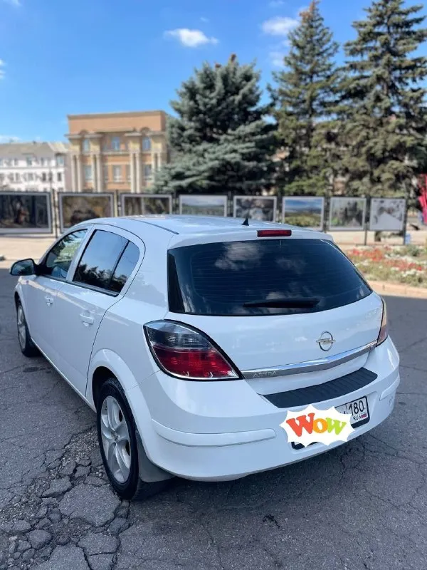 Opel astra h 2012 год выпуска. двигатель 1.6 16 клапанный кпп механика. пробег родной 119000 км я собственник, владею автомобилем 1,5 года. покупал с пробегом 101000 км. автомобиль в отличном состоянии. в дтп не успвствовал. полностью обслужен. ходовка в отличном состоянии, ничего не стучит. двигатель не дымит, работает ровно. масло не расходует. кпп, электрика- всё исправно. вложений не требует абсолютно. богатая комплектация: -4электро стеклоподъёмника -климат контроль (холодит отлично) -круиз контроль -датчик дождя -датчик света -обогрев сидений - обогрев зеркал -air bag -abs -центральный замок -линзованые ксеноновые фары - 2 оригинальных ключа салон автомобиля в прекрасном состоянии. работает каждая кнопка. не так давно установил новые чехлы на сиденья. авто юридический чист. документы в полном порядке, переоформление обязательно. цена 670000 рублей. торг только после осмотра осмотр г. макеевка, район черёмушки +79490238121 - фотография - 3