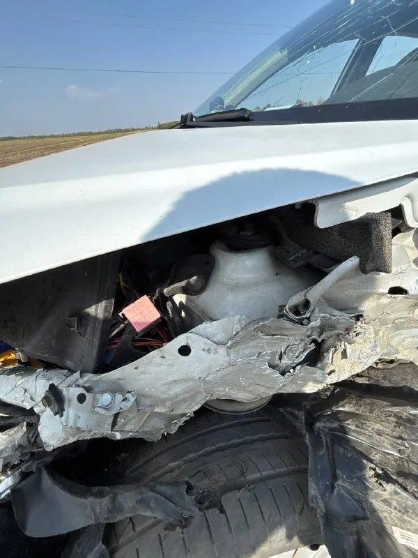 Продам два авто, один на полном ходу другой под восстановление. 1) opel омега а 87года, 2л двигатель бенз/газ достаточно бодрая для своих лет, рыжики присутствуют в малом количестве. кузов старый немецкий оцинкованный. бортовой компьютер, коробка автомат, люк. чистый ухоженный салон. едет на 10 из 10 по кузову на 7/10. можно взять в проект. цена вопроса 150к 2) nissan альмера g15 2016 года 103к пробег. комплектация комфорт+ автомат кондиционер 2 владельца. дтп не зарегистрировано хороший вариант под восстановление и дальнейшую продажу цена 290к ее стоимость на рынке в хорошем состоянии в этой комплектации 680-900к в рф. можем договориться за 420к за обе. номер +79990002852(сот. оп. миранда) 📲 tg: @bazhench1k 📞 звоните: +7(999)0002852 - фотография - 9