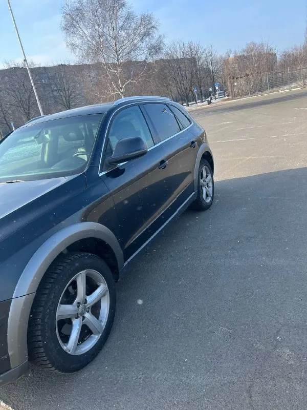 Продам- audi q5 s line guattro|2010г 2.0 бензин-✅ оригинальный пробег 164000 полный привод квадро-✅ салон в идеальном состоянии кожа-✅ электропривод багажника-✅ подогрев сидений -✅ электро регулировка сидений водителя и пассажира-✅ подкачка спины-✅ ломающиеся сиденья-✅ климат контроль двухзонный-✅ круиз контроль-✅ мульте медиа-✅ мулъте руль-✅ качественная музыка с заводским сабвуфером-✅ заводской монитор✅ резина зима лето диски r19-✅ переоформление без проблем ‼️ осмотр- донецк цена-1.3 +79493916312 📲 tg: максим 📞 звоните: +7(949)3916312 - фотография - 3