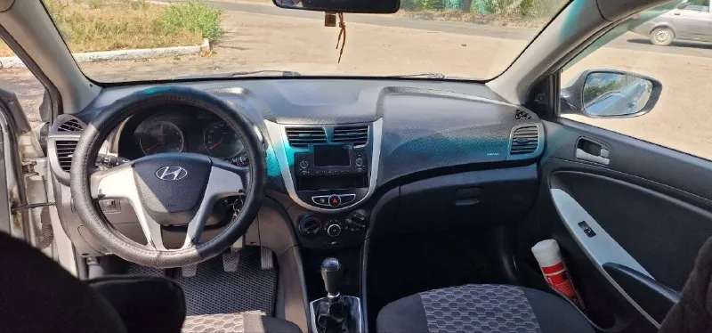 Продам солярис 2013года, мотор 1.6,кпп механика, машина в хорошем состоянии, новая резина два комплекта, новый компрессор кондиционера, рулевая рейка, поменяна цепь грм, сигнализация стеклоподьемники кондиционер всё работает. цена 580р, вопросы по телефону авто находится в макеевке +79493145487,+79494936731 - фотография - 2