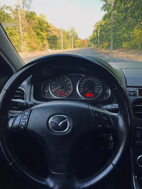 Mazda 6 gg mazda 1.8 мкпп 2007 год 530.000₽ круиз контроль. климат контроль. электро зеркала с подогревом подогрев передних сидений подогрев заднего стекла мультируль. 4 стеклоподъемника бортовой компьютер. продажа от собственника !!! без штрафов, залогов и прочего. авто в целом в достойном состоянии. новое сцепление, новый главный и рабочий цилиндр, новый аккумулятор, новый бензонасос. масло менял по регламенту каждые 7-8 тысяч. авто каждый день на ходу. луганск +79591636837 📞 звоните: +7(959)1636837 - фотография - 9