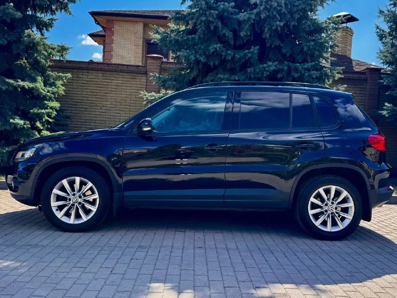 Продам volkswagen tiguan 2012 года 169 тыс пробега, объем двигателя 2л турбо, 170 л/с полноприводный.
Коробка автомат шестиступка
Автомобиль в отличном состоянии, не битый, не крашеный. Самая максимальная комплектация.
Я собственник автомобиля. Я комплекта ключей, сервисная книжка, все есть. Авто проходил недавно полный то
Цена - 1 380 000.
Телефон +79495099958 вячеслав. Тг, ватсапп на этом же номере. - фотография - 5