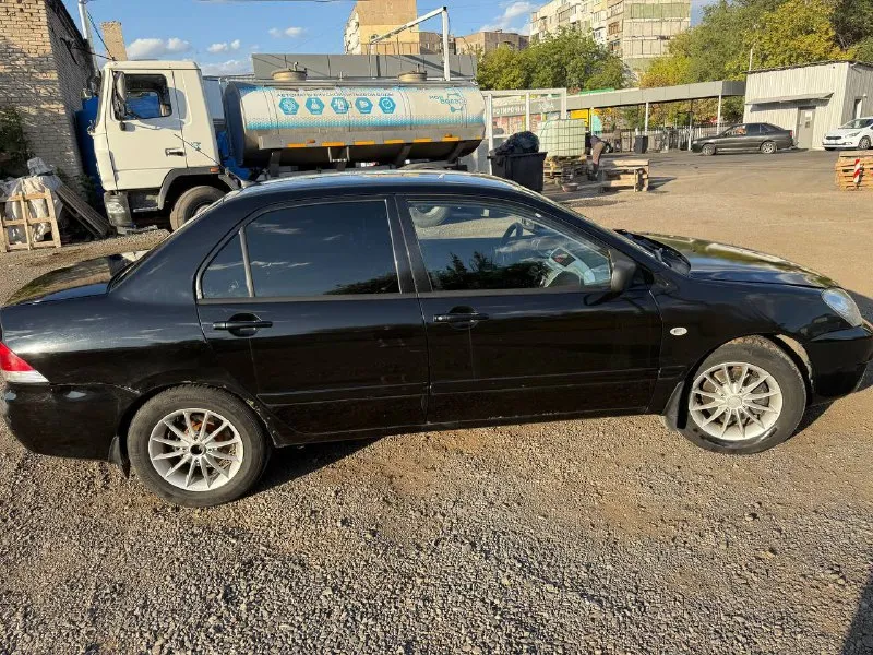 Продам mitsubishi lancer 9 2006 г. в. пробег: 264.000 км объем: 1.6 ат цена: 300000 пока есть мой вариант контакты: +79496990216 в техническом плане без нареканий, по кузову есть возрастные проблемы они видны на фото. по электрике все работает. - мультимедиа с блютуз; - подогрев передних сидений, заднего стекла, зеркал заднего вида; - 4 стеклоподъемника; - кожаный руль; - фотография - 8