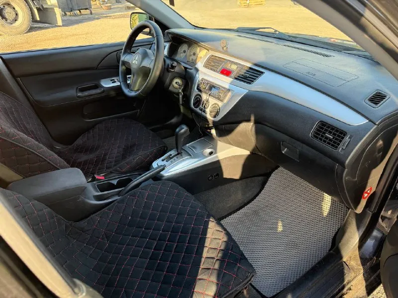 Продам mitsubishi lancer 9 2006 г. в. пробег: 264.000 км объем: 1.6 ат цена: 300000 пока есть мой вариант контакты: +79496990216 в техническом плане без нареканий, по кузову есть возрастные проблемы они видны на фото. по электрике все работает. - мультимедиа с блютуз; - подогрев передних сидений, заднего стекла, зеркал заднего вида; - 4 стеклоподъемника; - кожаный руль; - фотография - 9