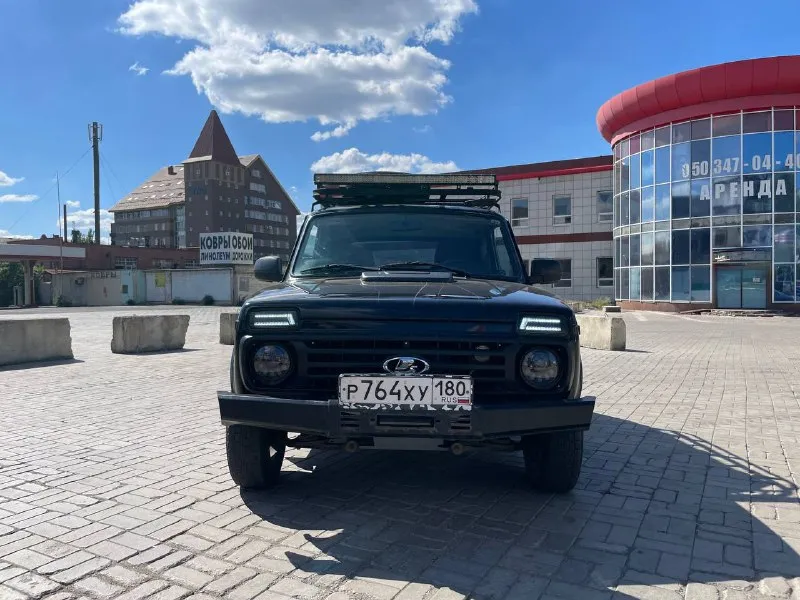 Продаю ниву 212140 2019 г. в. комплектация гур, подогрев сидений, кондиционер, abs, электро-стеклопо... - фотография