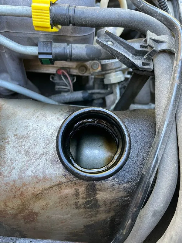 Продаю ниву 212140 2019 г. в. комплектация гур, подогрев сидений, кондиционер, abs, электро-стеклоподъемники, электро регулировка зеркал с подогревом. на момент объявления пробег составляет 63000 км, состояние сел поехал. 50 км назад сделал то с заменой всех масел и фильтров. по кузову присутствуют жуки, небольшие вмятины. в офф-роуде не участвовала, езда город-проселочная местность. двс масло не расходует, коробка не выбивает, раздатка включается без проблем. электро дроссель, экология на месте. на пробеге 58 тысяч поменял комплект сцепления. спереди новые колодки и тормозные диски с перфорацией, так же поменял спереди амортизаторы и верхнее шаровые. заменил антифриз в начале мая месяца гу аура amh-78dsp, 4 динамика урал. работает корректор фар. бампера усиленные(6мм металл, у переднего бампера 4 точки крепления, есть место под лебедку), пороги, багажник на крыше и люстра в птс не вписаны! диски ровные, резину под замену. продаю не спеша 890т. р, с символическим торгом. езжу каждый день +79494384548 артём - фотография - 6