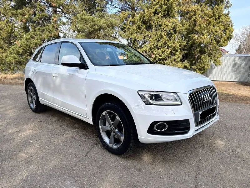 Audi q5 quattro 2014 автомобиль в идеальном состоянии. без дтп. птс оригинал! за все время всего один владелец, очень бережная эксплуатация. мотор установили абсолютно новый( не путать с контрактным, все документы и чеки есть. ) масло не расходует совсем! коробка полноценный 8-ми ступенчатый автомат по ходовой части нет ни единого шума. салон в отличном состоянии. нет ни дыр ни потертостей. все функции исправно работают. комплектация: климат контроль круиз контроль датчики света и дождя омыватель фар парктроники удержание в полосе премиальная музыка audi concert! 8 колонок + сабвуфер. электро-привод багажника передний электопривод сидений подогревы сидений, стекл, форсунок омывателя и зеркал. адаптивный ксеноновый свет фар. 2 ключа. 1 780. 000 торг. 📞 феникс : +7 (949) 440-89-85 - фотография - 4