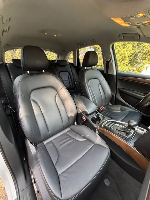 Audi q5 quattro 2014 автомобиль в идеальном состоянии. без дтп. птс оригинал! за все время всего один владелец, очень бережная эксплуатация. мотор установили абсолютно новый( не путать с контрактным, все документы и чеки есть. ) масло не расходует совсем! коробка полноценный 8-ми ступенчатый автомат по ходовой части нет ни единого шума. салон в отличном состоянии. нет ни дыр ни потертостей. все функции исправно работают. комплектация: климат контроль круиз контроль датчики света и дождя омыватель фар парктроники удержание в полосе премиальная музыка audi concert! 8 колонок + сабвуфер. электро-привод багажника передний электопривод сидений подогревы сидений, стекл, форсунок омывателя и зеркал. адаптивный ксеноновый свет фар. 2 ключа. 1 780. 000 торг. 📞 феникс : +7 (949) 440-89-85 - фотография - 9