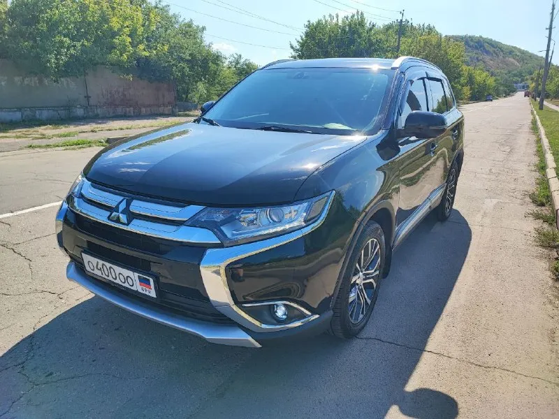 Аутлендер 3, 2017 год, полный привод, официальный! красились только два бампера. максимальная компле... - фотография