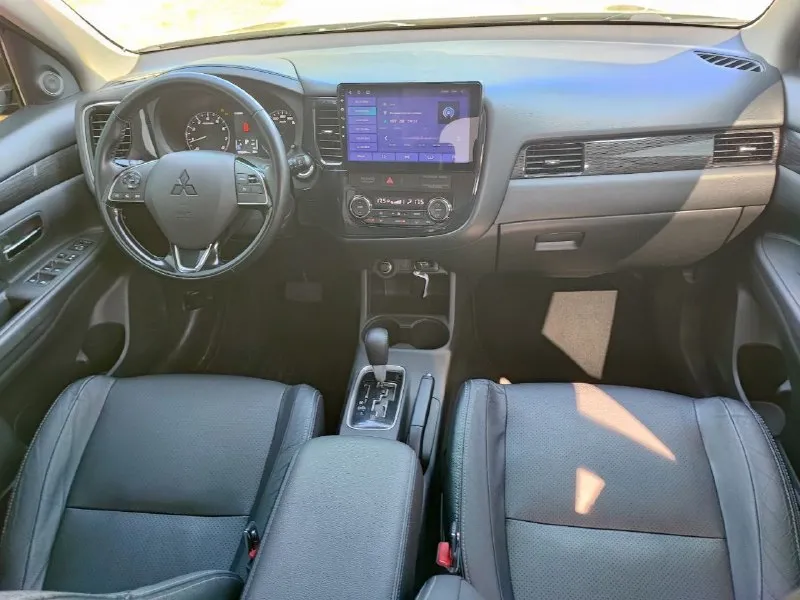 Аутлендер 3, 2017 год, полный привод, официальный! красились только два бампера. максимальная комплектация с подогревом лобового, климат, подогревы сидений, круизом, датчиками света/дождя/давления, бесключевой доступ, старт/стоп, 18 колёса, лэд оптика с туманками. состояние идеальное, всё время машина в донецке, пробег 150 тыс км. сделал летом большое то, заменили рычаги, тормоза, рулевую рейку, опоры, все масла в трансмиссии и двигателе. дополнительно установлены парктроники, камера, монитор, оригинальная защита двигателя, частично зашумлена, сигнализация с автозапуском, 2 ключа, 2 комплекта ковриков. 🍋 1.850 +79493250811 +79901021885 📞 звоните: +7(949)3250811 - фотография - 9