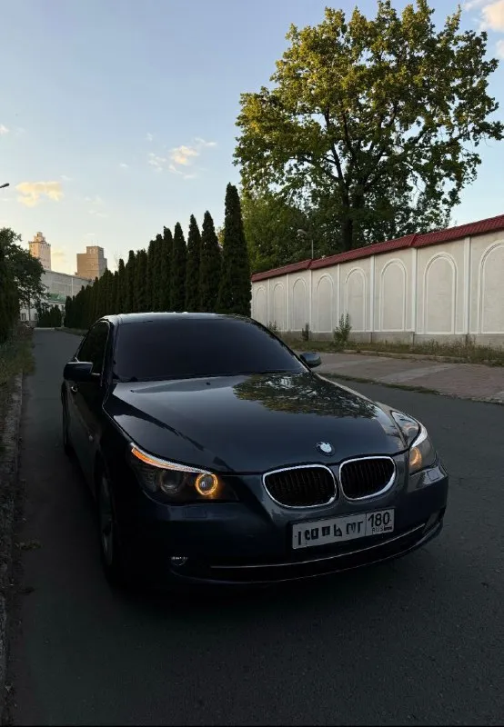 Продам bmw e60 2008г. в рестайлинг мотор 3.0 n52 коробка обычный автомат. хорошая комплектация амери... - фотография