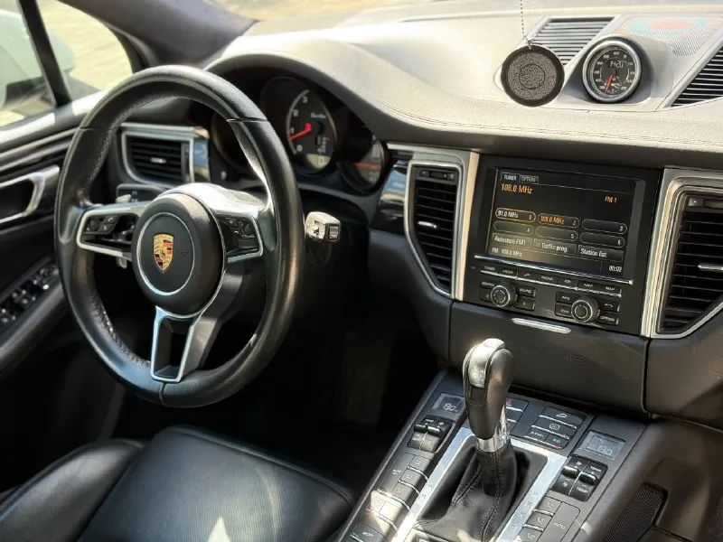 ‼️ первая цена по всей рф🇷🇺 ‼️ 💰 1,800,000 руб 💰 porsche macan turbo 3,6 л ( 399 л. с ) бензин. технически без вложений, всё функционирует, реальный пробег - 92,700 км. масла и фильтра заменены. пневма работает в любом режиме. ошибок по системам нет. ходовая обслужена. куплены новые диски с новой летней резиной. установлен новый капот, были не глобальные повреждения, фото сохранил, предоставлю. есть запрет, в данный момент решается, был наложен на предыдущего хозяина ошибочно, документы все на руках, птс, стс. торг будет! г. макеевка тел : +79490776585 📞 звоните: +7(949)0776585 - фотография - 10