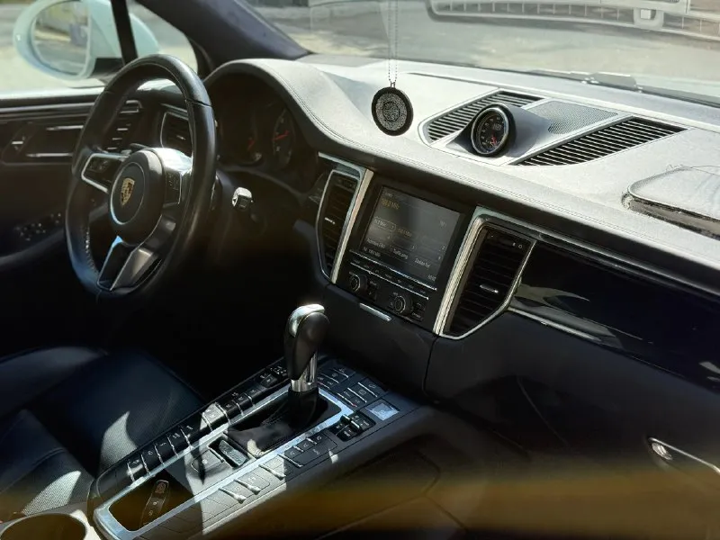 ‼️ первая цена по всей рф🇷🇺 ‼️ 💰 1,800,000 руб 💰 porsche macan turbo 3,6 л ( 399 л. с ) бензин. технически без вложений, всё функционирует, реальный пробег - 92,700 км. масла и фильтра заменены. пневма работает в любом режиме. ошибок по системам нет. ходовая обслужена. куплены новые диски с новой летней резиной. установлен новый капот, были не глобальные повреждения, фото сохранил, предоставлю. есть запрет, в данный момент решается, был наложен на предыдущего хозяина ошибочно, документы все на руках, птс, стс. торг будет! г. макеевка тел : +79490776585 📞 звоните: +7(949)0776585 - фотография - 9