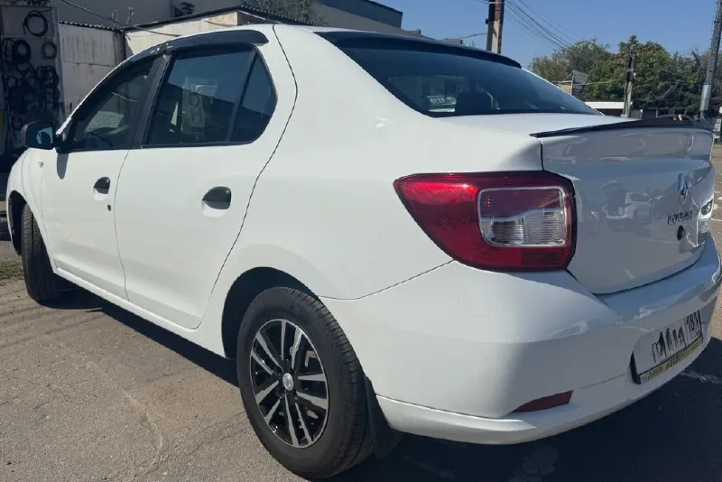 В продаже renault logan (рестайлинг) 2020 год мкпп ✅короtкo об автомобиле: качественный надежный дешевый в содержании автомобиль с большим багажником клиренсом и просторным салоном, оцинкованный кузов, 1.6 бензиновый атмосферный чугунный мотор и механическая кпп самая надежная компоновка проверенная временем. внешне и по технике в идеальном состоянии ходовая как мячик пройдено полное то с заменой масел и жидкостей и фильтров, грм с помпой и тд поменян меньше 10 тыс км назад. пробег 86 000 км ✅состояние: ✅внешне и по технике в идеале ✅без дтп ✅родной окрас ✅ходовая как новая без каких либо звуков ✅автомобиль не требует вложений ✅2 ключа ✅литые новые диски на новой резине пирелли ✅ комплектация : ✅музыка usb/aux блютус ✅обогрев зеркал и электрорегулировка ✅противотуманные фары ✅ кондиционер холодит отлично ✅регулировка руля ✅подогрев сидений ✅чистый салон без потертостей и дефектов в хороших чехлах ✅абс/ 📞 звоните: +7(959)2166419 - фотография - 4