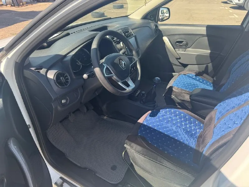 В продаже renault logan (рестайлинг) 2020 год мкпп ✅короtкo об автомобиле: качественный надежный дешевый в содержании автомобиль с большим багажником клиренсом и просторным салоном, оцинкованный кузов, 1.6 бензиновый атмосферный чугунный мотор и механическая кпп самая надежная компоновка проверенная временем. внешне и по технике в идеальном состоянии ходовая как мячик пройдено полное то с заменой масел и жидкостей и фильтров, грм с помпой и тд поменян меньше 10 тыс км назад. пробег 86 000 км ✅состояние: ✅внешне и по технике в идеале ✅без дтп ✅родной окрас ✅ходовая как новая без каких либо звуков ✅автомобиль не требует вложений ✅2 ключа ✅литые новые диски на новой резине пирелли ✅ комплектация : ✅музыка usb/aux блютус ✅обогрев зеркал и электрорегулировка ✅противотуманные фары ✅ кондиционер холодит отлично ✅регулировка руля ✅подогрев сидений ✅чистый салон без потертостей и дефектов в хороших чехлах ✅абс/ 📞 звоните: +7(959)2166419 - фотография - 5