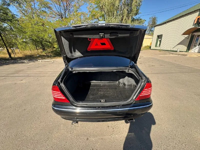 Продаю mb s500 2004 года выпуска на 5 литровом моторе (306 сил) с пробегом 226т км пробега документы в полном порядке переоформление без проблем машина в полной комплектации в техническом плане машина полностью обслужена от и до автомобиль приносит удовольствие от как по городу так и по трассе смешанный расход 12 литров (трасса/город) машиной владею 4 года чистокровный немец был пригнан из германия в 21 году полностью растоможен в общем и целом автомобиль на свои года в очень хорошем состояние, все работает даже телефон) автомобиль находиться в городе макеевке осмотр на любом сто по остальным подробностям по телефону цена 1.2 млн плюс торг +79493191478 📞 звоните: +7(949)3191478 - фотография - 5