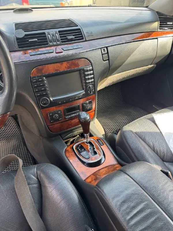 Продаю mb s500 2004 года выпуска на 5 литровом моторе (306 сил) с пробегом 226т км пробега документы в полном порядке переоформление без проблем машина в полной комплектации в техническом плане машина полностью обслужена от и до автомобиль приносит удовольствие от как по городу так и по трассе смешанный расход 12 литров (трасса/город) машиной владею 4 года чистокровный немец был пригнан из германия в 21 году полностью растоможен в общем и целом автомобиль на свои года в очень хорошем состояние, все работает даже телефон) автомобиль находиться в городе макеевке осмотр на любом сто по остальным подробностям по телефону цена 1.2 млн плюс торг +79493191478 📞 звоните: +7(949)3191478 - фотография - 7