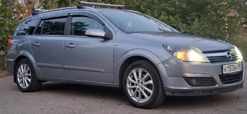 Продам opel astra h универсал. год выпуска 2005г. обьем 1,8л. мкпп, бензин/газ. газ вписан. в хорошем тех. состоянии. по ходовой части вопросов нет ( все меняется во время). по двигателю всё отлично, работает как часики. электростеклоподъёмники, эл. регулировка зеркал, подогрев зеркал, климат работает. более подробно расскажу по телефону +79498435616 документы чистые. цена 510тыс (торг у капота, полное переоформление) машину можно посмотреть -в г. донецк. - фотография - 3