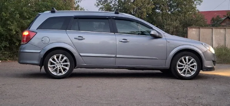 Продам opel astra h универсал. год выпуска 2005г. обьем 1,8л. мкпп, бензин/газ. газ вписан. в хорошем тех. состоянии. по ходовой части вопросов нет ( все меняется во время). по двигателю всё отлично, работает как часики. электростеклоподъёмники, эл. регулировка зеркал, подогрев зеркал, климат работает. более подробно расскажу по телефону +79498435616 документы чистые. цена 510тыс (торг у капота, полное переоформление) машину можно посмотреть -в г. донецк. - фотография - 8