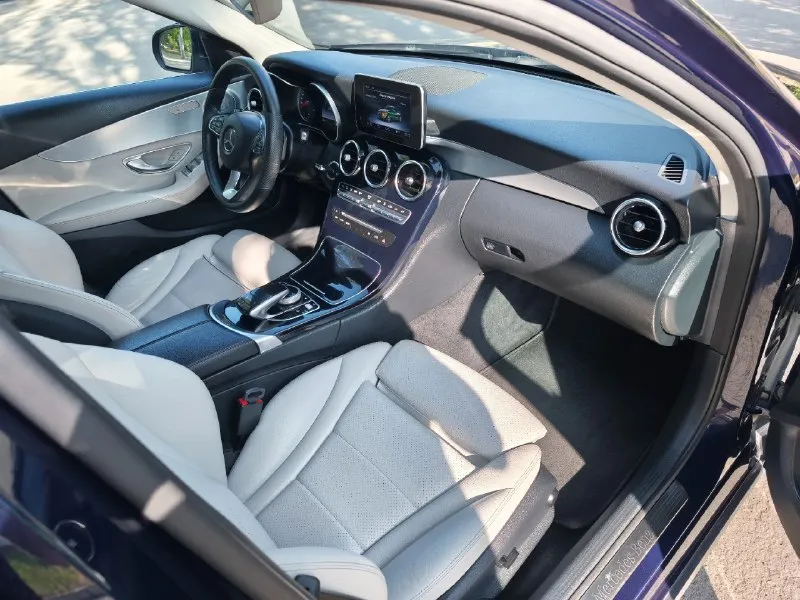 Продам mercedes c350e 2016г. 2l бензин (211л. с.) plug in hybrid задний привод. коробка автомат. пневмоподвеска. я собственник по всем документам. ☎ +7949-372-70-91 автомобиль в отличнейшем состоянии! кузов в родной краске, кузовные элементы не снимались, не менялись и не красились. вид имеет шикарный. двигатели, коробка, техника, подвеска, электрика все работает отлично, без вложений и проблем. белоснежный кожаный салон, в превосходном состоянии. богатейшая комплектация. двигатель 2 литра (211 л. с.) + плагин гибрид - полноценный т. е. заряжается от розетки (+82 л. с. батарея 65квт). можно проехать чисто на электродвигателе 20-40 км. , не тратя не капли бензина. автомобиль можно использвать как обычный бензиновый, как электро автомобиль и в смешином цикле (гибрид). динамика отличная. пневмоподвеска - увеличивает клиренс на 25 мм (актуально зимой!) и уменьшает клиренс на 15 мм при определенных условиях (при движении по трассе)или принудительно! так же обслужена - без нарек 📞 звоните: +7(949)3727091 - фотография - 7