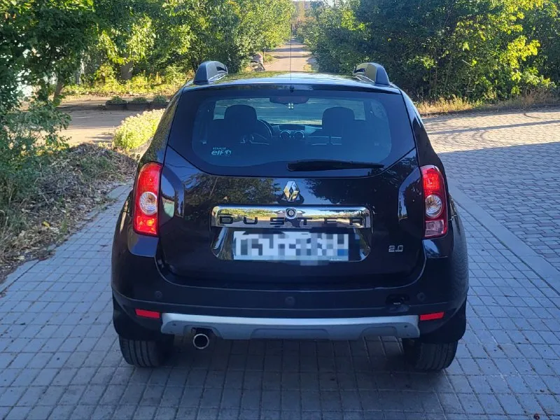 Продам авто renault duster (renault дастер) цена: 1.100.000 руб пробег: 70.000 родной пробег год выпуска: 2015 год город: донецк номер: +7 949 458 98 51 автомобиль в отличном состояние очень надежная семейная и практичная машина. по технической части без вложений. кожаный салон, подогревы сидений, климат заправлен, электро зеркалатс подогревом, штатная музыка с bluetooth, новый аккамулятор, и много другое, главное что все работает. без дтп, 2 хозяина, птс оригинал, два ключа, два комплекта колёс, зима/лето масло не расходует, коробка идеальная. на остальные вопросы готов ответить по телефону. 📲 tg: ⚡️ 📞 звоните: +7(949)4589851 - фотография - 4