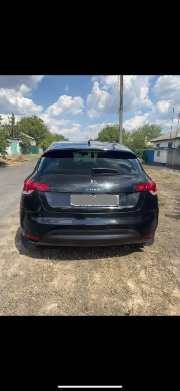 Citroën ds4, 2012 г. в., 1.6 бензин, пробег 110 000 км (родной) продам стильный и надежный хэтчбек citroën ds4 в отличном состоянии. ✅ родной пробег — 110 тыс. км ✅ двигатель 1.6, работает ровно, без нареканий ✅ родной окрас, не битая, без дтп ✅ без вложений — сел и поехал! комплектация: —мультируль — жк-монитор — климат-контроль — подогрев передних сидений — панорамное лобовое стекло — удобный бардачок и большой багажник с подполом для инструментов и запаски — режим энергосбережения: авто отключает все системы через 30 минут после остановки двигателя и т. д. автомобиль с агрессивным и современным дизайном, отлично подойдёт как для города, так и для дальних поездок. зимняя резина в подарок!!!!!🎁 все документы в порядке, любые проверки приветствуются. цена-900000 реальному покупателю небольшой торг красный луч +7 (959) 257-79-61 звоните по всем вопросам 📞 звоните: +7(959)2577961 - фотография - 3