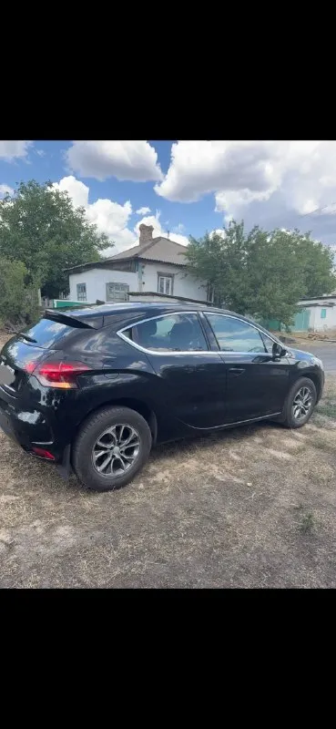 Citroën ds4, 2012 г. в., 1.6 бензин, пробег 110 000 км (родной) продам стильный и надежный хэтчбек citroën ds4 в отличном состоянии. ✅ родной пробег — 110 тыс. км ✅ двигатель 1.6, работает ровно, без нареканий ✅ родной окрас, не битая, без дтп ✅ без вложений — сел и поехал! комплектация: —мультируль — жк-монитор — климат-контроль — подогрев передних сидений — панорамное лобовое стекло — удобный бардачок и большой багажник с подполом для инструментов и запаски — режим энергосбережения: авто отключает все системы через 30 минут после остановки двигателя и т. д. автомобиль с агрессивным и современным дизайном, отлично подойдёт как для города, так и для дальних поездок. зимняя резина в подарок!!!!!🎁 все документы в порядке, любые проверки приветствуются. цена-900000 реальному покупателю небольшой торг красный луч +7 (959) 257-79-61 звоните по всем вопросам 📞 звоните: +7(959)2577961 - фотография - 4