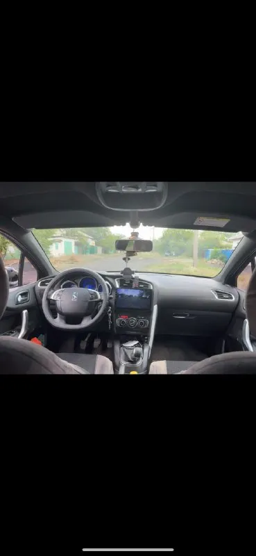 Citroën ds4, 2012 г. в., 1.6 бензин, пробег 110 000 км (родной) продам стильный и надежный хэтчбек citroën ds4 в отличном состоянии. ✅ родной пробег — 110 тыс. км ✅ двигатель 1.6, работает ровно, без нареканий ✅ родной окрас, не битая, без дтп ✅ без вложений — сел и поехал! комплектация: —мультируль — жк-монитор — климат-контроль — подогрев передних сидений — панорамное лобовое стекло — удобный бардачок и большой багажник с подполом для инструментов и запаски — режим энергосбережения: авто отключает все системы через 30 минут после остановки двигателя и т. д. автомобиль с агрессивным и современным дизайном, отлично подойдёт как для города, так и для дальних поездок. зимняя резина в подарок!!!!!🎁 все документы в порядке, любые проверки приветствуются. цена-900000 реальному покупателю небольшой торг красный луч +7 (959) 257-79-61 звоните по всем вопросам 📞 звоните: +7(959)2577961 - фотография - 5