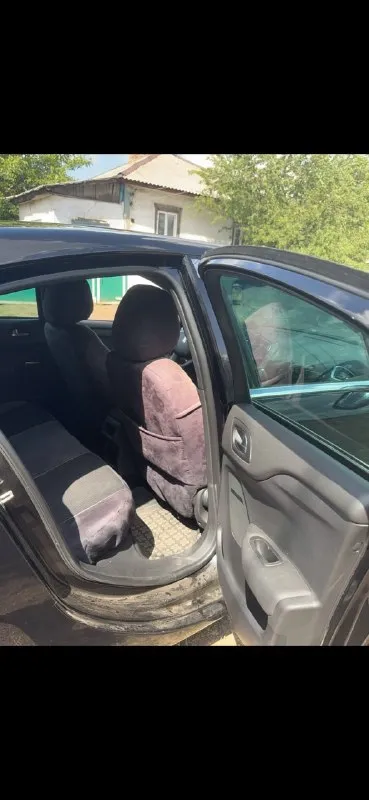 Citroën ds4, 2012 г. в., 1.6 бензин, пробег 110 000 км (родной) продам стильный и надежный хэтчбек citroën ds4 в отличном состоянии. ✅ родной пробег — 110 тыс. км ✅ двигатель 1.6, работает ровно, без нареканий ✅ родной окрас, не битая, без дтп ✅ без вложений — сел и поехал! комплектация: —мультируль — жк-монитор — климат-контроль — подогрев передних сидений — панорамное лобовое стекло — удобный бардачок и большой багажник с подполом для инструментов и запаски — режим энергосбережения: авто отключает все системы через 30 минут после остановки двигателя и т. д. автомобиль с агрессивным и современным дизайном, отлично подойдёт как для города, так и для дальних поездок. зимняя резина в подарок!!!!!🎁 все документы в порядке, любые проверки приветствуются. цена-900000 реальному покупателю небольшой торг красный луч +7 (959) 257-79-61 звоните по всем вопросам 📞 звоните: +7(959)2577961 - фотография - 6