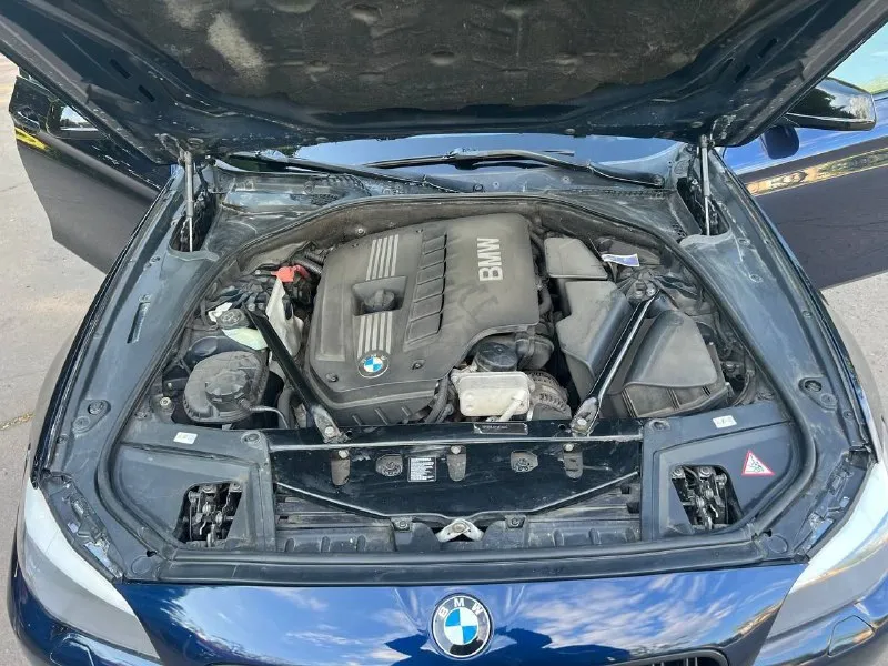 Bmw f 10 523 204 л. с 2011год, оригинальный пробег 260000 км чистокровный баварец, куплена у официального дилера, меню на русском двигатель, коробка без нареканий, подвеска отлично все стекла родные сбитая, живая машина 1🍋360 торг на бак бензина находится в макеевке +79494107908 сергей 📲 tg: сергей 📞 звоните: +7(949)4107908 - фотография - 3