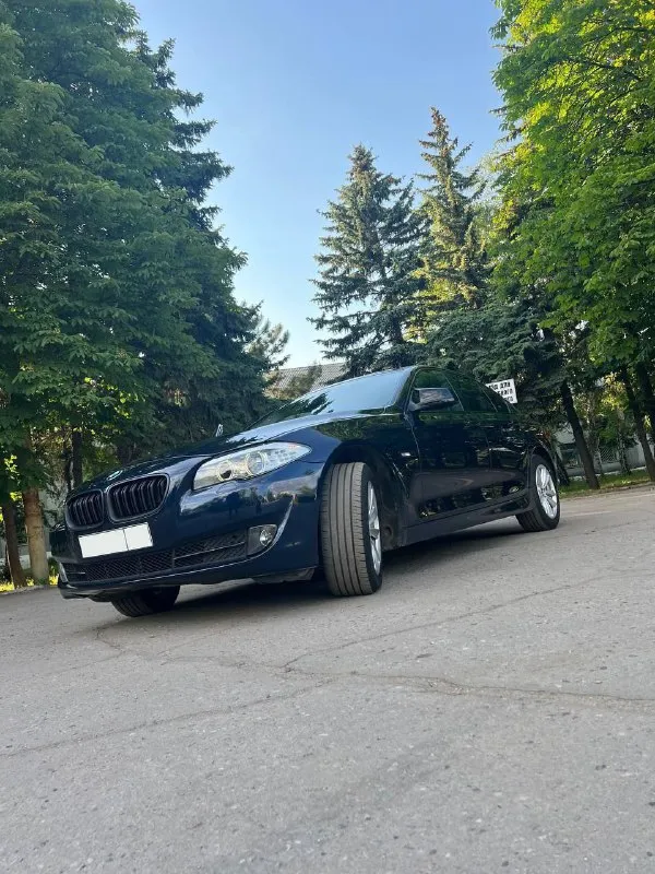 Bmw f 10 523 204 л. с 2011год, оригинальный пробег 260000 км чистокровный баварец, куплена у официального дилера, меню на русском двигатель, коробка без нареканий, подвеска отлично все стекла родные сбитая, живая машина 1🍋360 торг на бак бензина находится в макеевке +79494107908 сергей 📲 tg: сергей 📞 звоните: +7(949)4107908 - фотография - 6