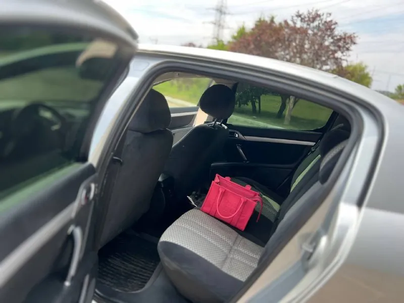 Продам пежо 407 2006 год заменены катушки обслужена система охлаждения хороший свет в фарах ксенон в туманках ксенон 1.8 двигатель колодки поменяли ( все 4 ) ездила женщина, относились бережно пороги/ дно целое с документами полный порядок, полное переоформление покупали для женщины, продаем из-за того что машина на механике машина не с салона, есть некоторые нюансы, на все эти нюансы будет соответствовать торг рассмотрю варианты на обмен цена 380 + торг +79497162754 +79497162755 @andrey46284 - фотография - 10