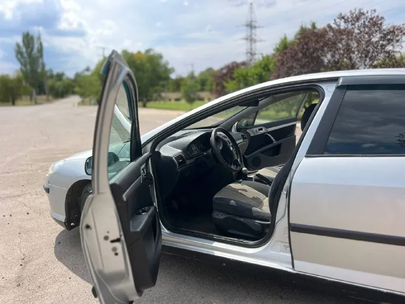 Продам пежо 407 2006 год заменены катушки обслужена система охлаждения хороший свет в фарах ксенон в туманках ксенон 1.8 двигатель колодки поменяли ( все 4 ) ездила женщина, относились бережно пороги/ дно целое с документами полный порядок, полное переоформление покупали для женщины, продаем из-за того что машина на механике машина не с салона, есть некоторые нюансы, на все эти нюансы будет соответствовать торг рассмотрю варианты на обмен цена 380 + торг +79497162754 +79497162755 @andrey46284 - фотография - 8