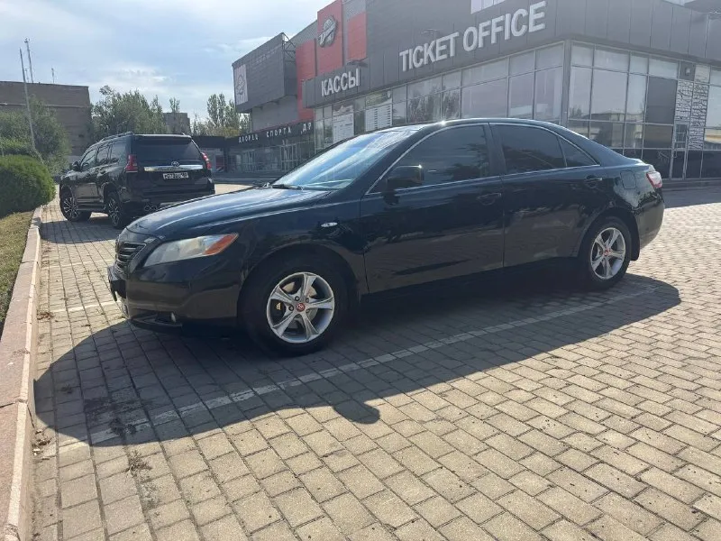 Toyota camry 3.5 самая легендарная модель camry. японская сборка самая полная комплектация, официальная не пригнана, автомобиль был куплен в автосалоне в мариуполе в 2006 году и был в использовании в одних руках все это время. автомобиль не бит не крашен что большая редкость для этих автомобилей. родной пробег, вложений не требует вообще, все работает исправно каждая кнопочка, кузов и салон в идеальном состоянии по двигателю и коробке нет вообще не каких вопросов, за автомобилем вёлся очень хороший уход все и всегда менялось вовремя. автомобиль поставлен на постоянный донецкий учёт продажа с переоформлением в мрэо. за этот автомобиль можно писать очень долго лучше приезжайте на осмотр и тест-драйв автомобиля. по всем остальным вопросам обращайтесь по телефону в любое время. +79493589563 торг при осмотре автомобиля!!! ‼️цена: 1.200.000₽, срочная продажа. двигатель: 3.5 бензин год: 2006 пробег: 197500 пробег честный - фотография - 2