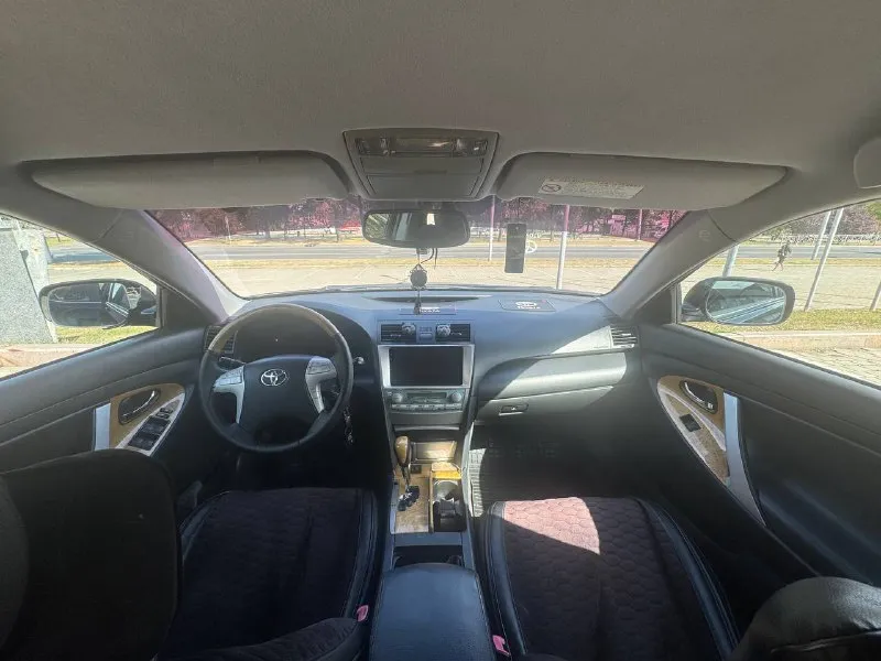 Toyota camry 3.5 самая легендарная модель camry. японская сборка самая полная комплектация, официальная не пригнана, автомобиль был куплен в автосалоне в мариуполе в 2006 году и был в использовании в одних руках все это время. автомобиль не бит не крашен что большая редкость для этих автомобилей. родной пробег, вложений не требует вообще, все работает исправно каждая кнопочка, кузов и салон в идеальном состоянии по двигателю и коробке нет вообще не каких вопросов, за автомобилем вёлся очень хороший уход все и всегда менялось вовремя. автомобиль поставлен на постоянный донецкий учёт продажа с переоформлением в мрэо. за этот автомобиль можно писать очень долго лучше приезжайте на осмотр и тест-драйв автомобиля. по всем остальным вопросам обращайтесь по телефону в любое время. +79493589563 торг при осмотре автомобиля!!! ‼️цена: 1.200.000₽, срочная продажа. двигатель: 3.5 бензин год: 2006 пробег: 197500 пробег честный - фотография - 7