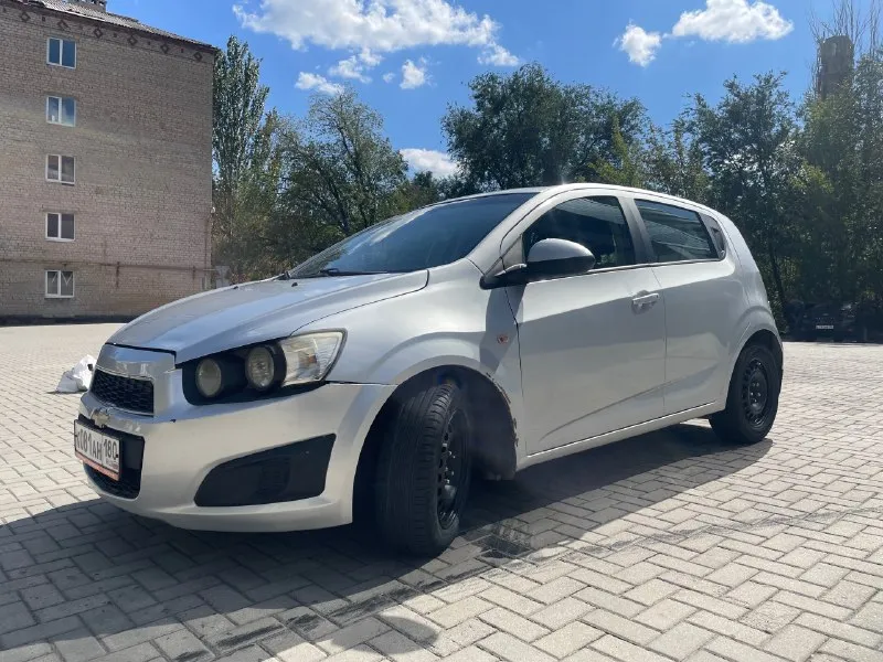 Продам chevrolet aveo t300 hatchback пробег: 150 000 км двигатель: резвый 1,6 л. коробка передач: работает безупречно, без пинков и рывков кузов: хэтчбек – практичный и манёвренный оцинкованное днище – защита от коррозии на долгие годы состояние: регулярное обслуживание каждые 8 000 км двигатель в отличном состоянии по лкп есть небольшие недочёты (готов обсудить скидку) за 3 года владения машина ни разу не подвела идеально подойдёт для начинающих водителей **цена:** 550 000 рублей, разумный торг при осмотре. +79497390564 звоните, отвечу на все вопросы! готов на тест-драйв. машина каждый день на ходу, документы в порядке. 📞 звоните: +7(949)7390564 - фотография - 2