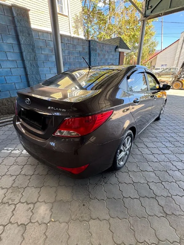 💰цена 945 тысячи руб💰 продам хюндай ✅солярис. 2016 года рестайлинг. ✅в хорошем ухоженном состоянии. пробег 190 т родной. 1.6 двигатель. коробка автомат полная комплектация. машина шустрая никогда не подводила вся техника двигатель все в исправном состоянии сел поехал масло фильтра заменены каждый 7000 т коробка переключает плавно без рывков ходовая часть в отличном состоянии. зимняя резина в придачу проехала 800 км можно сказать как новая ☎+79495695833 донецк - фотография - 2