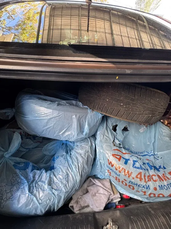 💰цена 945 тысячи руб💰 продам хюндай ✅солярис. 2016 года рестайлинг. ✅в хорошем ухоженном состоянии. пробег 190 т родной. 1.6 двигатель. коробка автомат полная комплектация. машина шустрая никогда не подводила вся техника двигатель все в исправном состоянии сел поехал масло фильтра заменены каждый 7000 т коробка переключает плавно без рывков ходовая часть в отличном состоянии. зимняя резина в придачу проехала 800 км можно сказать как новая ☎+79495695833 донецк - фотография - 6