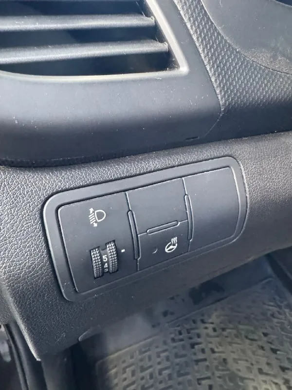 💰цена 945 тысячи руб💰 продам хюндай ✅солярис. 2016 года рестайлинг. ✅в хорошем ухоженном состоянии. пробег 190 т родной. 1.6 двигатель. коробка автомат полная комплектация. машина шустрая никогда не подводила вся техника двигатель все в исправном состоянии сел поехал масло фильтра заменены каждый 7000 т коробка переключает плавно без рывков ходовая часть в отличном состоянии. зимняя резина в придачу проехала 800 км можно сказать как новая ☎+79495695833 донецк - фотография - 8