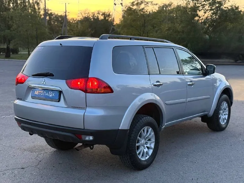 🇯🇵 mitsubishi pajgerosport ii 💰цена: 1 440 000р 🏢город: мариуполь 📅год выпуска: 2012 🧾пробег: 242 233 км. ⚙️двигатель: 2.5 ⛽топливо: дизель ⚙️кпп: автомат 📞 телефон: +7-949-727-41-51 +7-989-263-55-56 +7-949-551-91-52 💾 описание: - фотография - 6