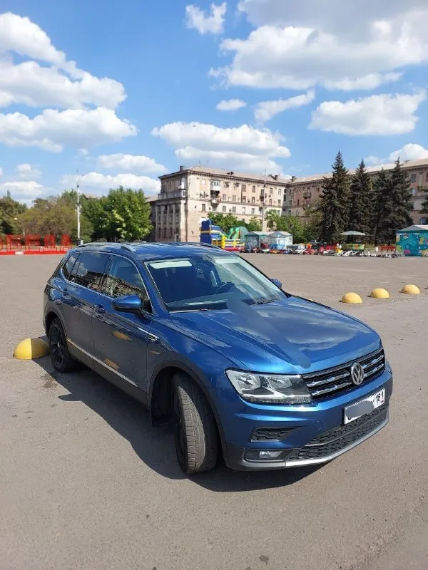 Продам volkswagen тигуан альспейс 7 мест первая регистрация 01.03.2020г. европеец, машина из нидерландов, полное сервисное обслуживание (есть все заказ наряды) не перекрашена не одна деталь, без дтп, 2 ключа. все электронные ассистенты, адаптивный круиз контроль ( сама тормозит и разгоняется за авто) авто торможение при парковке и движении, удержание в полосе и т. д. кар плей. 3х зонный климат контроль, электропривод багажника. на электронной приборной панели меняется и настраивается всё индивидуально. мотр на150л. с. пробег 216.000 км коробка техника в идеальном состоянии все обслужено вложений не требует! средний расход 7- 8 литров коробка dsg7(мокрое сцепление как dq500только для 1.5с функцией старт - стоп) переключается плавно, есть режим спорт и подрулевые лепестки. подробности по телефону цена 2.390.000 рублей торг +79591430960 александр г. алчевск 👤 📞 звоните: +7(959)1430960 - фотография - 2