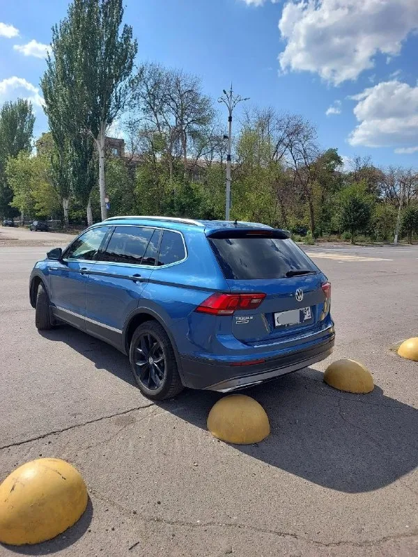 Продам volkswagen тигуан альспейс 7 мест первая регистрация 01.03.2020г. европеец, машина из нидерландов, полное сервисное обслуживание (есть все заказ наряды) не перекрашена не одна деталь, без дтп, 2 ключа. все электронные ассистенты, адаптивный круиз контроль ( сама тормозит и разгоняется за авто) авто торможение при парковке и движении, удержание в полосе и т. д. кар плей. 3х зонный климат контроль, электропривод багажника. на электронной приборной панели меняется и настраивается всё индивидуально. мотр на150л. с. пробег 216.000 км коробка техника в идеальном состоянии все обслужено вложений не требует! средний расход 7- 8 литров коробка dsg7(мокрое сцепление как dq500только для 1.5с функцией старт - стоп) переключается плавно, есть режим спорт и подрулевые лепестки. подробности по телефону цена 2.390.000 рублей торг +79591430960 александр г. алчевск 👤 📞 звоните: +7(959)1430960 - фотография - 4
