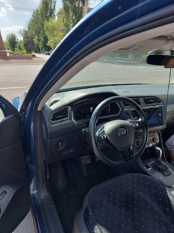 Продам volkswagen тигуан альспейс 7 мест первая регистрация 01.03.2020г. европеец, машина из нидерландов, полное сервисное обслуживание (есть все заказ наряды) не перекрашена не одна деталь, без дтп, 2 ключа. все электронные ассистенты, адаптивный круиз контроль ( сама тормозит и разгоняется за авто) авто торможение при парковке и движении, удержание в полосе и т. д. кар плей. 3х зонный климат контроль, электропривод багажника. на электронной приборной панели меняется и настраивается всё индивидуально. мотр на150л. с. пробег 216.000 км коробка техника в идеальном состоянии все обслужено вложений не требует! средний расход 7- 8 литров коробка dsg7(мокрое сцепление как dq500только для 1.5с функцией старт - стоп) переключается плавно, есть режим спорт и подрулевые лепестки. подробности по телефону цена 2.390.000 рублей торг +79591430960 александр г. алчевск 👤 📞 звоните: +7(959)1430960 - фотография - 7